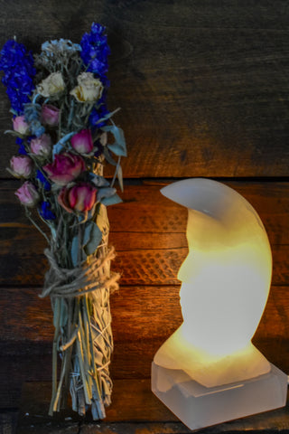 White Onyx Crescent Moon Lamp